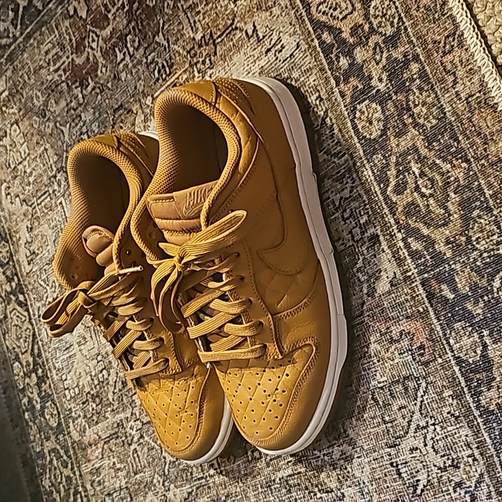 Nike Dunk Low Retro “Quilted Wheat” - Picture 3 of 8